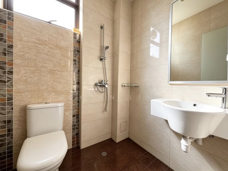 VALUE BUY! D19 4 storey semi-D with 6 beds 5 baths, , 6 Bedrooms, 4,329 sqft, Semi-Detached House For Sale, by Kyean Lim, 500178717 - Bathroom - PropertyGuru.com.sg