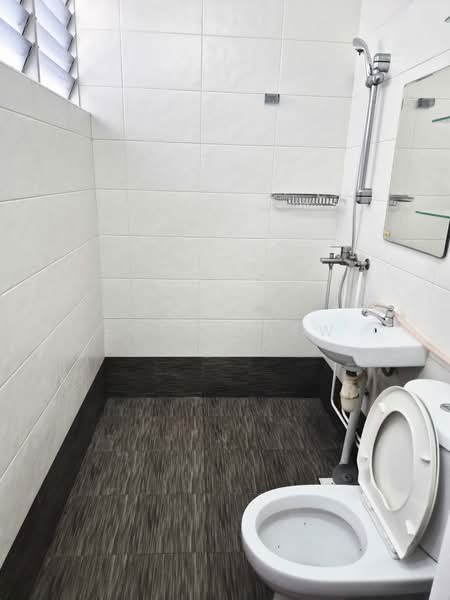 406 Tampines Street 41, 406 Tampines Street 41, 3 Bedrooms, 957 sqft, HDB Flat For Rent, by Erin Chew, 500178726 - Bathroom 2 - PropertyGuru.com.sg