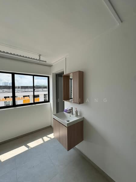 217 Bukit Batok Street 21, 217 Bukit Batok Street 21, Room Rental, 100 sqft, HDB Flat For Rent, by Ng Zi Liang, 500178739 - Bathroom - PropertyGuru.com.sg