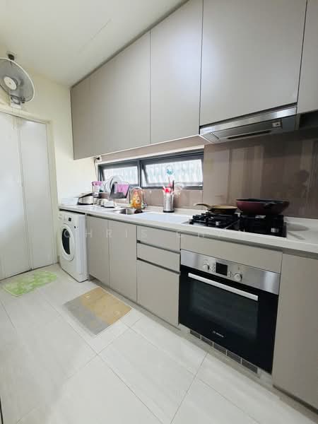 Highline Residences, 7 Kim Tian Road, 3 Bedrooms, 1,130 sqft, Condominium For Sale, by Chris Chan, 500178811 - Kitchen - PropertyGuru.com.sg