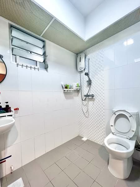292B Bukit Batok East Avenue 6, 292B Bukit Batok East Avenue 6, 3 Bedrooms, 1,001 sqft, HDB Flat For Rent, by Lethe Li Ziying, 500178835 - Bathroom - PropertyGuru.com.sg