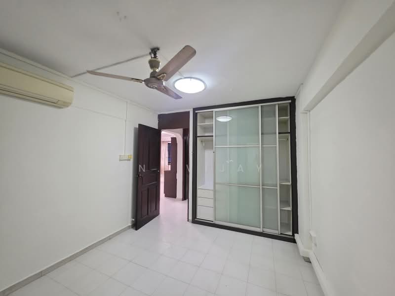 204 Serangoon Central, 204 Serangoon Central, 3 Bedrooms, 904 sqft, HDB Flat For Sale, by PN. Vijay, 500178843 - Bedroom - PropertyGuru.com.sg