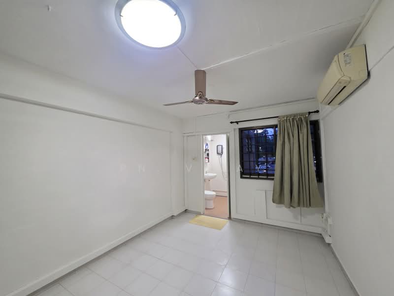 204 Serangoon Central, 204 Serangoon Central, 3 Bedrooms, 904 sqft, HDB Flat For Sale, by PN. Vijay, 500178843 - Bathroom - PropertyGuru.com.sg
