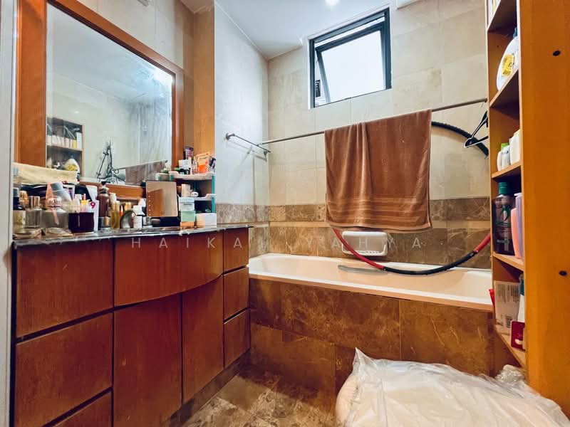 Regent Heights, 50 Bukit Batok East Avenue 5, 3 Bedrooms, 1,023 sqft, Condominium For Sale, by Haikal Yahya, 500178845 - Bathroom - PropertyGuru.com.sg