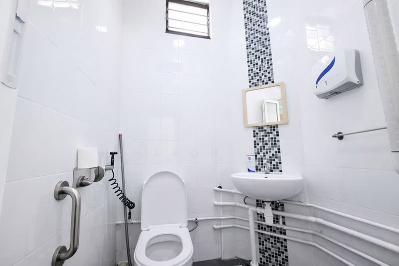 249 Jurong East Street 24, 249 Jurong East Street 24, 1,808 sqft, Shop / Shophouse For Rent, by Ssharon Loh, 500178871 - CommercialGuru.com.sg