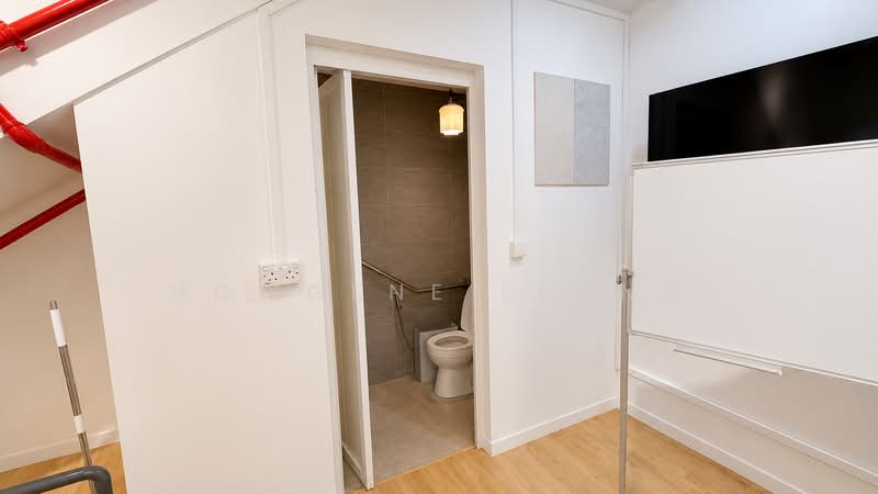 The Flow @ East Coast, 66 East Coast Road, 775 sqft, Mall Shop For Rent, by Howgene Leong, 500178884 - Bathroom - CommercialGuru.com.sg