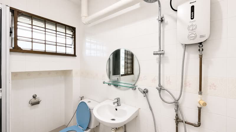 618 Choa Chu Kang North 7, 618 Choa Chu Kang North 7, 3 Bedrooms, 1,151 sqft, HDB Flat For Sale, by Marissa Soh, 500178893 - Bathroom - PropertyGuru.com.sg
