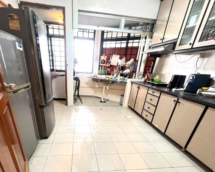 Chun Tin Court, 13A Yuk Tong Avenue, Room Rental, 150 sqft, Walk-up Apartment For Rent, by Alyssa Huang 黄家敏, 500178908 - Kitchen - PropertyGuru.com.sg