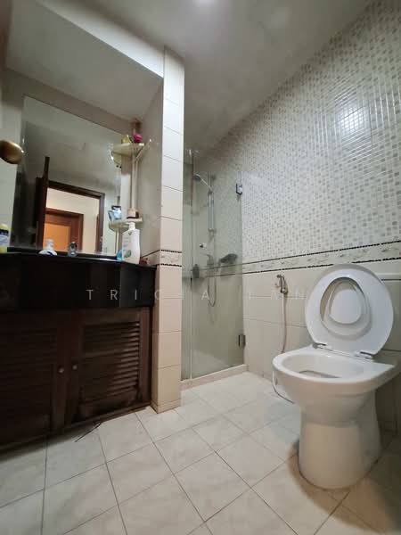 Yishun Emerald, 32 Canberra Drive, 2 Bedrooms, 1,141 sqft, Condominium For Rent, by Tricia Tan, 500178910 - Bathroom - PropertyGuru.com.sg