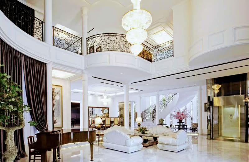 🌟 Rare Trophy Estate in Singapore's Ultimate Luxury Rental Market 🌟, , 6 Bedrooms, 15,500 sqft, Good Class Bungalow For Rent, by Darren Teo, 500178919 - Living Room - PropertyGuru.com.sg