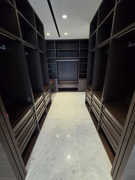 🌟 Rare Trophy Estate in Singapore's Ultimate Luxury Rental Market 🌟, , 6 Bedrooms, 15,500 sqft, Good Class Bungalow For Rent, by Darren Teo, 500178919 - Wardrobes - PropertyGuru.com.sg