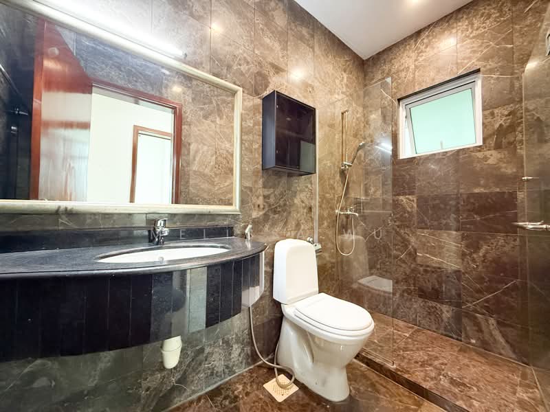 Grand Regalia, 815 Upper Serangoon Road, 3 Bedrooms, 1,206 sqft, Apartment For Rent, by Melissa Wu, 500178926 - Common Bathroom - PropertyGuru.com.sg