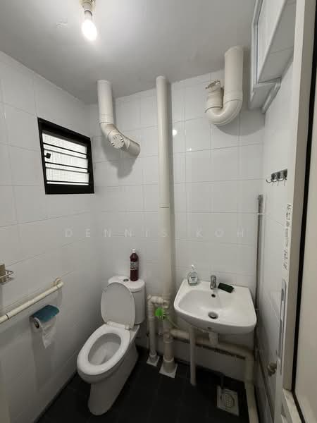 404 Ang Mo Kio Avenue 10, 404 Ang Mo Kio Avenue 10, 2 Bedrooms, 721 sqft, HDB Flat For Sale, by Dennis Koh, 500178957 - Bathroom - PropertyGuru.com.sg