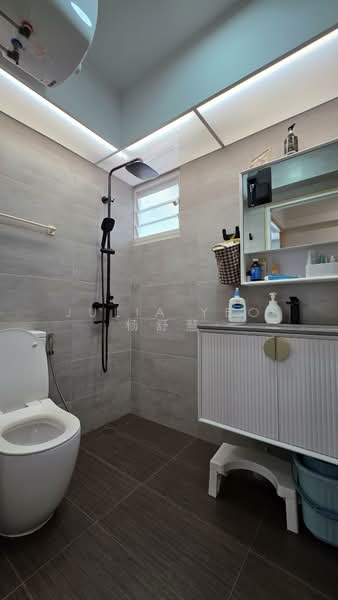 663A Punggol Drive, 663A Punggol Drive, 2 Bedrooms, 700 sqft, HDB Flat For Sale, by Julia Yeo 杨舒慧, 500178975 - Bathroom - PropertyGuru.com.sg