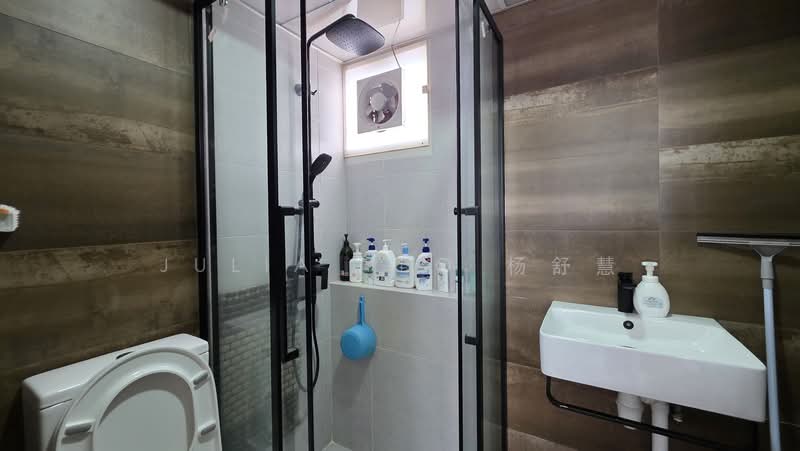 663A Punggol Drive, 663A Punggol Drive, 2 Bedrooms, 700 sqft, HDB Flat For Sale, by Julia Yeo 杨舒慧, 500178975 - Bathroom - PropertyGuru.com.sg