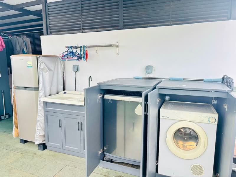 Sunny Parc, 128 Lorong K Telok Kurau, 4 Bedrooms, 2,411 sqft, Apartment For Sale, by Vina Tey, 500178977 - Washing area - PropertyGuru.com.sg