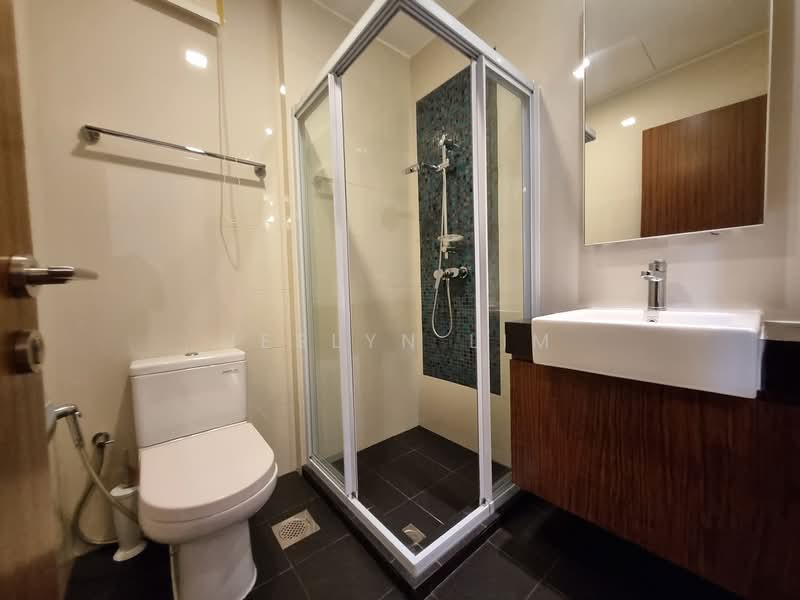 Orange Regency, 101 Fernhill Road, 4 Bedrooms, 1,800 sqft, Apartment For Rent, by Jeslyn Lim, 500178980 - Bathroom - PropertyGuru.com.sg