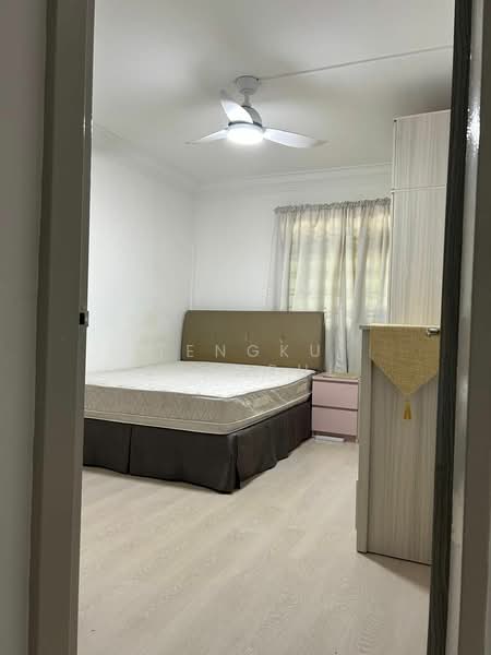 821 Woodlands Street 82, 821 Woodlands Street 82, 2 Bedrooms, 1,539 sqft, HDB Flat For Rent, by TENGKU SHAHRUL, 500178981 - Bedroom - PropertyGuru.com.sg