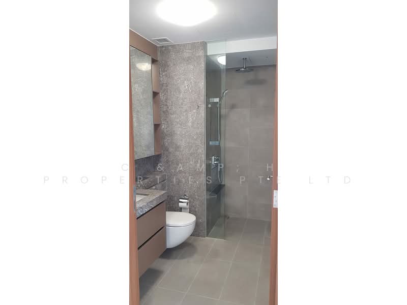 Stirling Residences, 21 Stirling Road, 2 Bedrooms, 635 sqft, Condominium For Rent, by Angela, 500178985 - Bathroom - PropertyGuru.com.sg