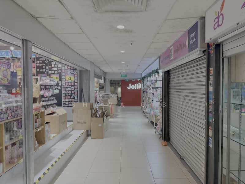 Lucky Plaza, 304 Orchard Road, 236 sqft, Mall Shop For Rent, by Shawa G B, 500178991 - Corridor - CommercialGuru.com.sg
