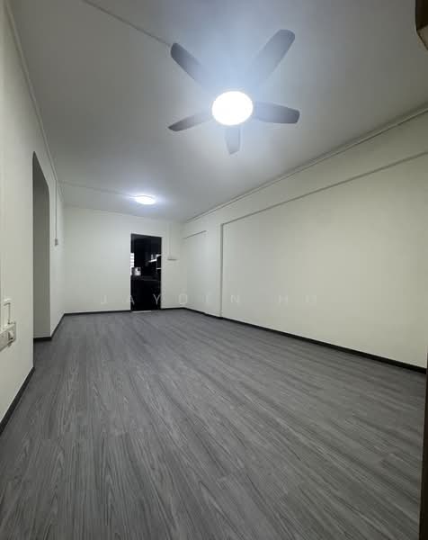 152 Serangoon North Avenue 1, 152 Serangoon North Avenue 1, 2 Bedrooms, 689 sqft, HDB Flat For Sale, by Jayden Ho, 500178994 - Living Room - PropertyGuru.com.sg