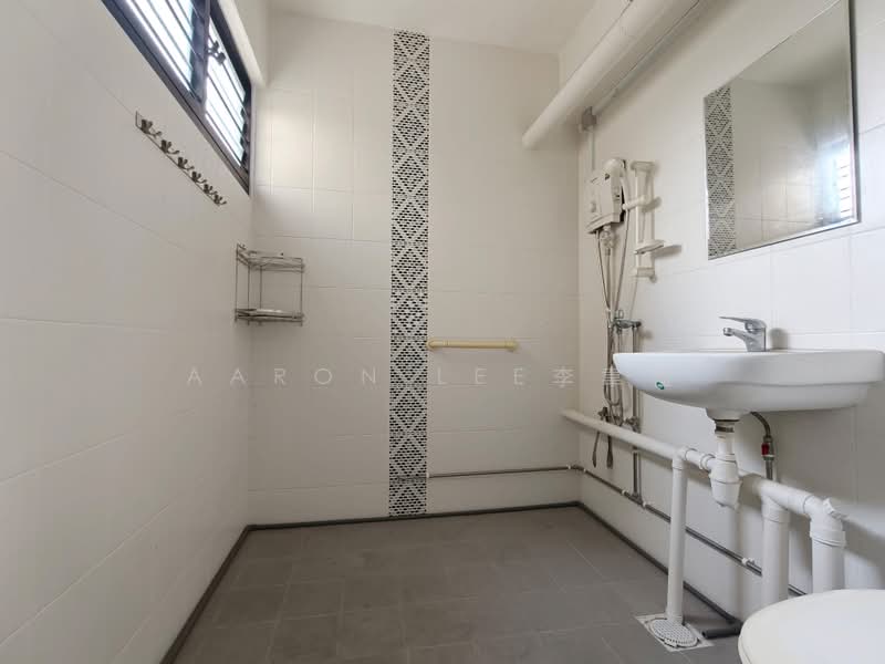 17 Joo Seng Road, 17 Joo Seng Road, 3 Bedrooms, 1,108 sqft, HDB Flat For Sale, by Aaron Lee李韋樘, 500178995 - Bathroom - PropertyGuru.com.sg