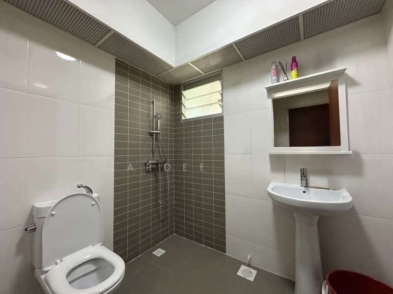 104B Canberra Street, 104B Canberra Street, 3 Bedrooms, 1,248 sqft, HDB Flat For Sale, by Lardee Lim, 500178996 - Bathroom - PropertyGuru.com.sg