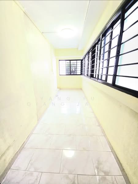 282 Tampines Street 22, 282 Tampines Street 22, 3 Bedrooms, 1,238 sqft, HDB Flat For Sale, by Yang Yu Qiang Jaraldmine, 500179007 - Corridor - PropertyGuru.com.sg