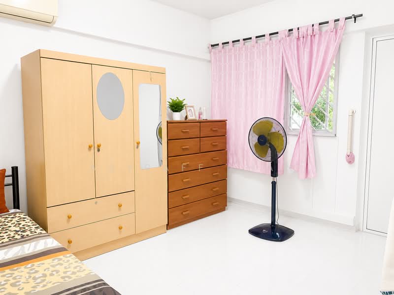 176 Bukit Batok West Avenue 8, 176 Bukit Batok West Avenue 8, 2 Bedrooms, 786 sqft, HDB Flat For Rent, by Asyraff Khan, 500179012 - Bedroom - PropertyGuru.com.sg