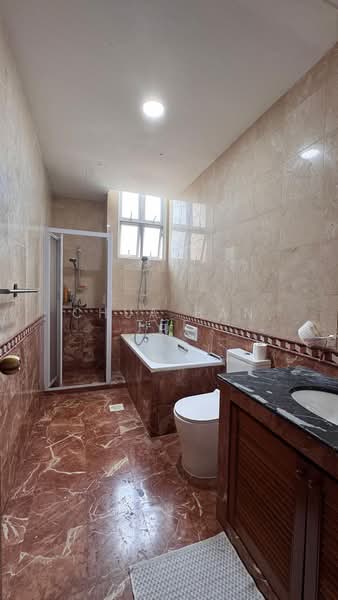 ⭐️⭐️LANDED7772@America School Vicinity, , 5 Bedrooms, 4,500 sqft, Corner Terrace For Sale, by Chua Ban Tee, 500179023 - Bathroom - PropertyGuru.com.sg