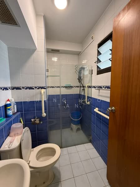 988A Jurong West Street 93, 988A Jurong West Street 93, 3 Bedrooms, 1,012 sqft, HDB Flat For Sale, by Cheng Hoon Tan, 500179027 - Bathroom - PropertyGuru.com.sg
