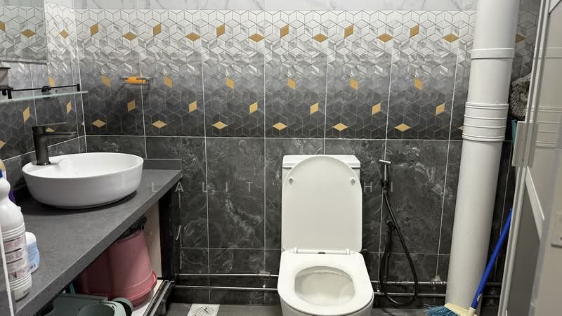 203E Compassvale Road, 203E Compassvale Road, Room Rental, 150 sqft, HDB Flat For Rent, by Lalit Rikhi, 500179037 - Bathroom - PropertyGuru.com.sg