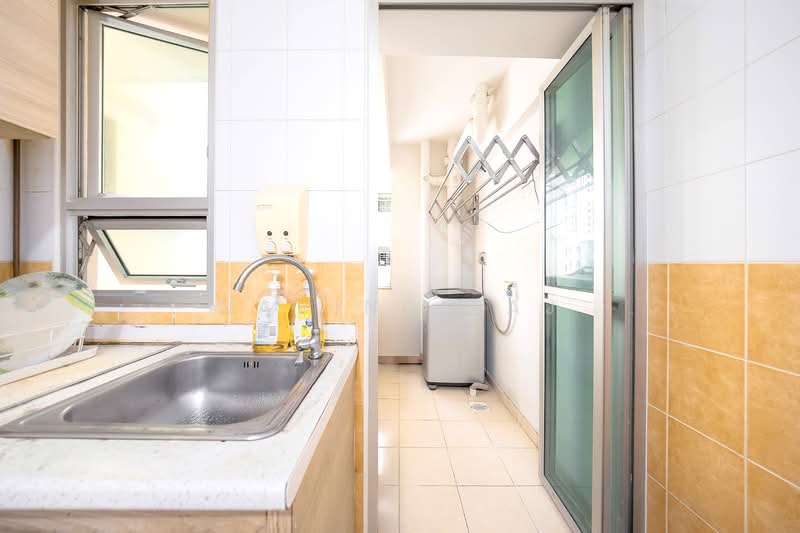 62A Strathmore Avenue, 62A Strathmore Avenue, 3 Bedrooms, 969 sqft, HDB Flat For Sale, by Navind Raj, 500179046 - Kitchen - PropertyGuru.com.sg