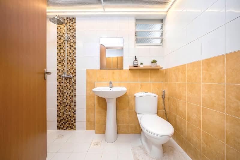 62A Strathmore Avenue, 62A Strathmore Avenue, 3 Bedrooms, 969 sqft, HDB Flat For Sale, by Navind Raj, 500179046 - Bathroom - PropertyGuru.com.sg