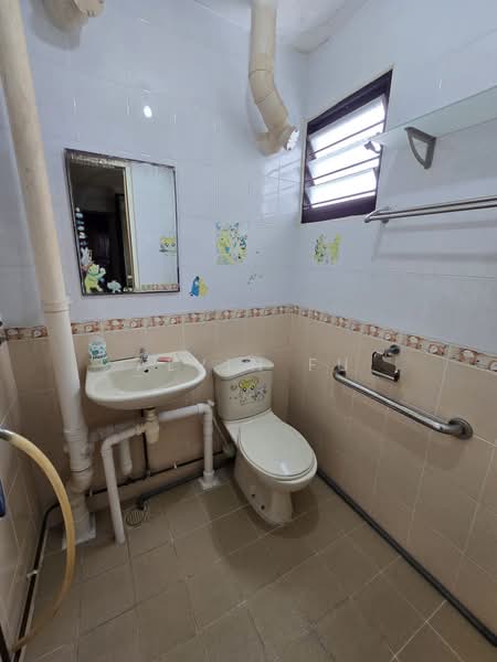 205 Marsiling Drive, 205 Marsiling Drive, 3 Bedrooms, 979 sqft, HDB Flat For Sale, by Alvin Fu, 500179059 - Bathroom - PropertyGuru.com.sg