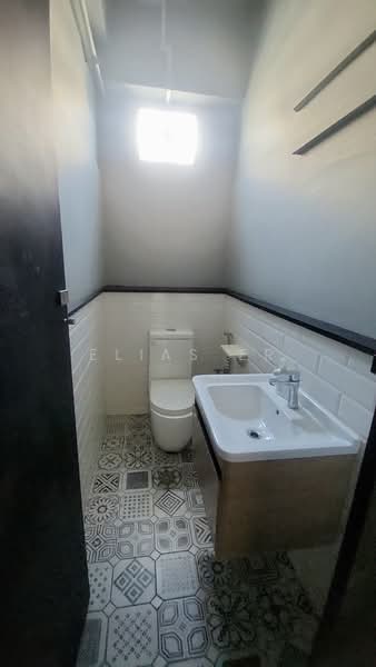 MacPherson / Kallang Way B1 Industrial (Genting Lane), , 5,000 sqft, Light Industrial (B1) For Rent, by Elias Er, 500179061 - Bathroom - CommercialGuru.com.sg