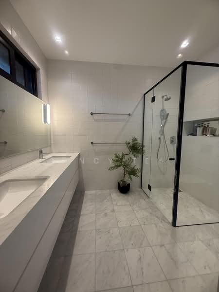 University Road / Capitol park, Jalan Sejarah, 4 Bedrooms, 3,500 sqft, Semi-Detached House For Sale, by Nancy Tey, 500179067 - Bathroom - PropertyGuru.com.sg