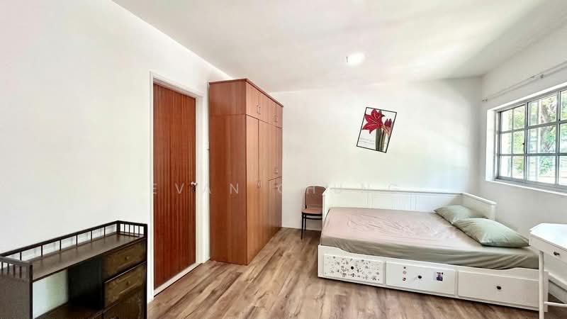 King’s Road, Empress Road, Queen’s Road, King’s Road, Empress Road, Queen’s Road, 6 Bedrooms, 5,000 sqft, Bungalow House For Sale, by Evan Chung, 500179089 - Bedroom - PropertyGuru.com.sg
