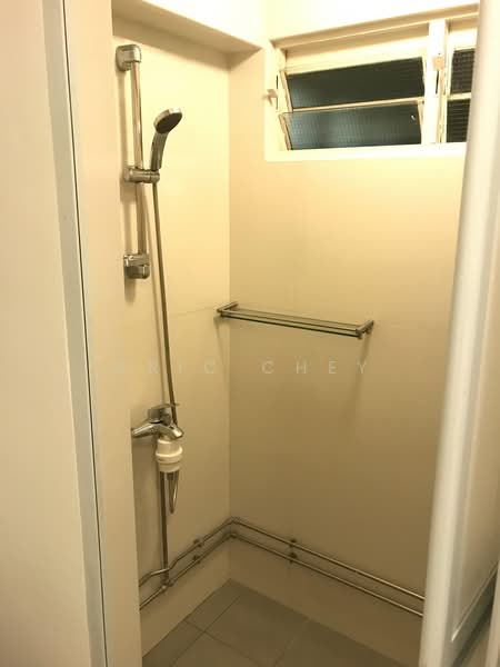 12 Holland Avenue, 12 Holland Avenue, 2 Bedrooms, 700 sqft, HDB Flat For Rent, by Eric Chey, 500179093 - Bathroom - PropertyGuru.com.sg
