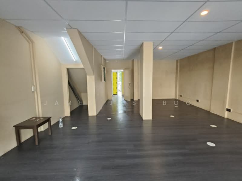 Cheap Yishun shop, suits 24/7 clinic, tuition centre, avail now, , 700 sqft, Shop / Shophouse For Rent, by James Jose Boo, 500179105 - CommercialGuru.com.sg