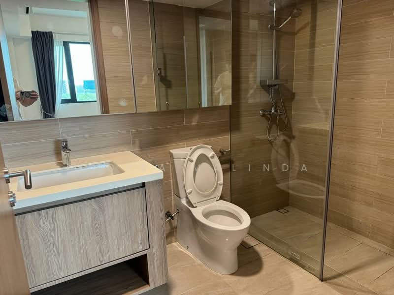 Kingsford Waterbay, 72 Upper Serangoon View, 2 Bedrooms, 689 sqft, Condominium For Sale, by Indira Malinda, 500179125 - Bathroom - PropertyGuru.com.sg