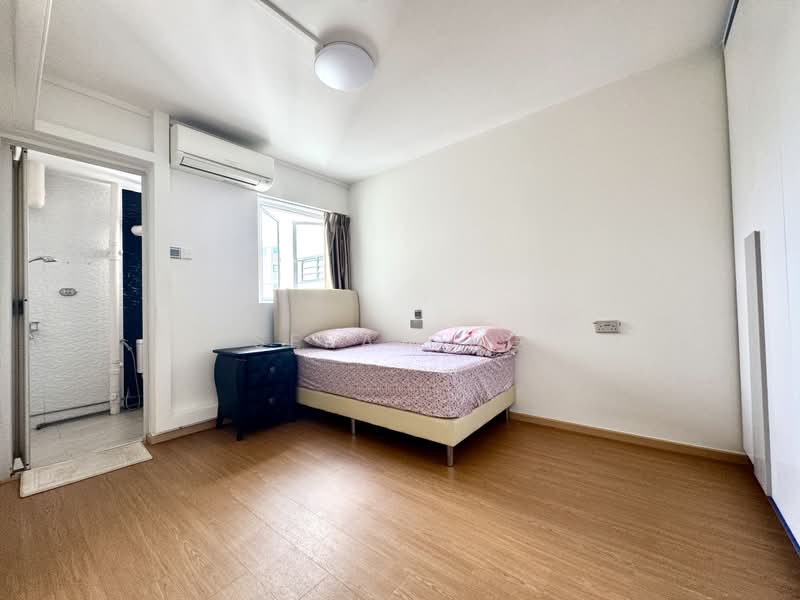 223 Serangoon Avenue 4, 223 Serangoon Avenue 4, 2 Bedrooms, 721 sqft, HDB Flat For Sale, by Sera Ong, 500179133 - Bedroom - PropertyGuru.com.sg