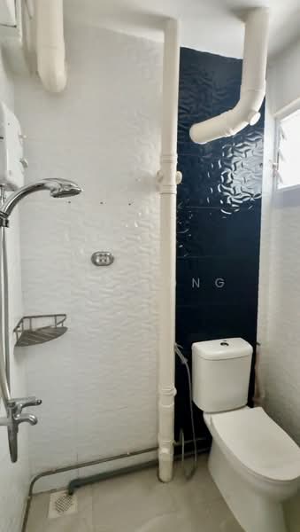 223 Serangoon Avenue 4, 223 Serangoon Avenue 4, 2 Bedrooms, 721 sqft, HDB Flat For Sale, by Sera Ong, 500179133 - Bathroom - PropertyGuru.com.sg
