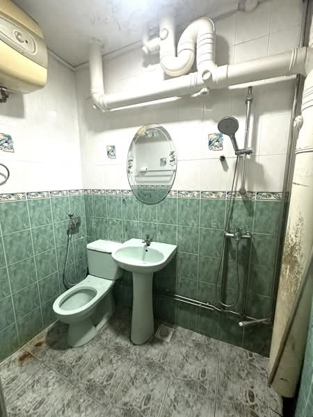 370 Woodlands Avenue 1, 370 Woodlands Avenue 1, 4 Bedrooms, 1,323 sqft, HDB Flat For Sale, by Yeong Wei Jian, 500179142 - Bathroom - PropertyGuru.com.sg