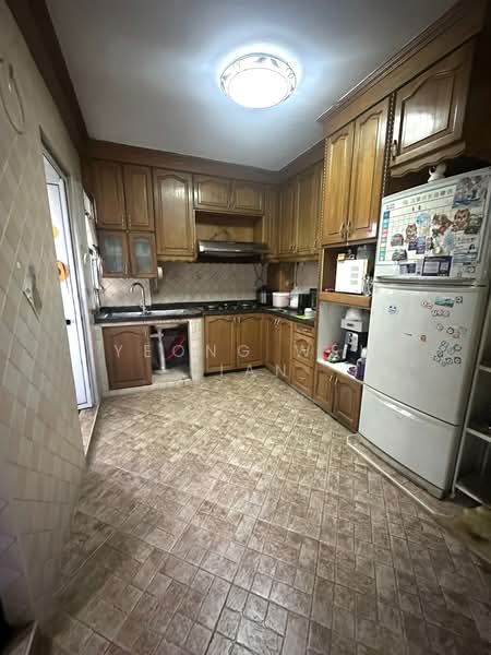 370 Woodlands Avenue 1, 370 Woodlands Avenue 1, 4 Bedrooms, 1,323 sqft, HDB Flat For Sale, by Yeong Wei Jian, 500179142 - Kitchen - PropertyGuru.com.sg
