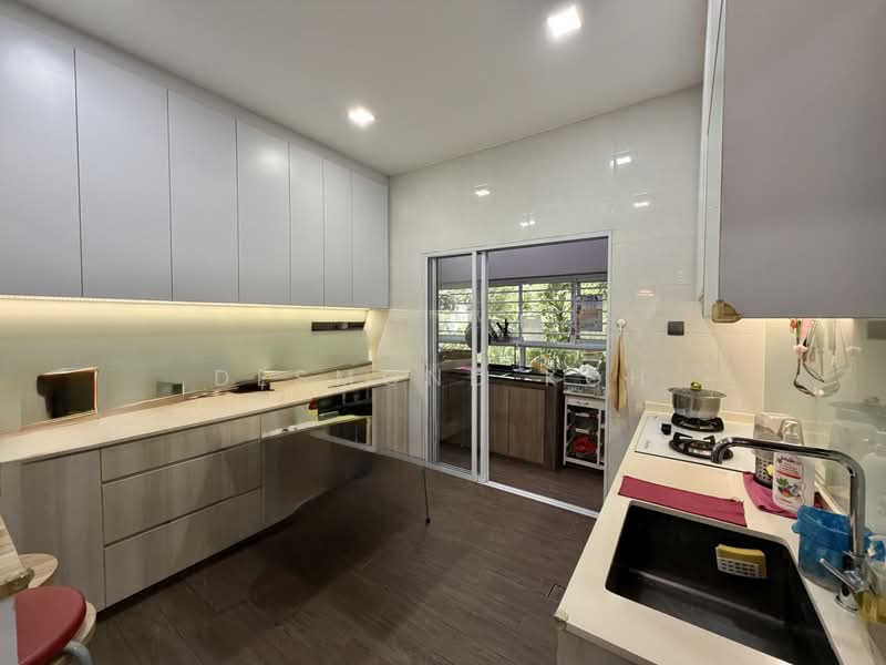 Sembawang Esate, Jalan Machang, 5 Bedrooms, 4,300 sqft, Semi-Detached House For Sale, by Desmond Koh, 500179145 - Dry Kitchen - PropertyGuru.com.sg