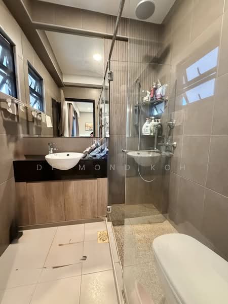 Sembawang Esate, Jalan Machang, 5 Bedrooms, 4,300 sqft, Semi-Detached House For Sale, by Desmond Koh, 500179145 - Bathroom - PropertyGuru.com.sg