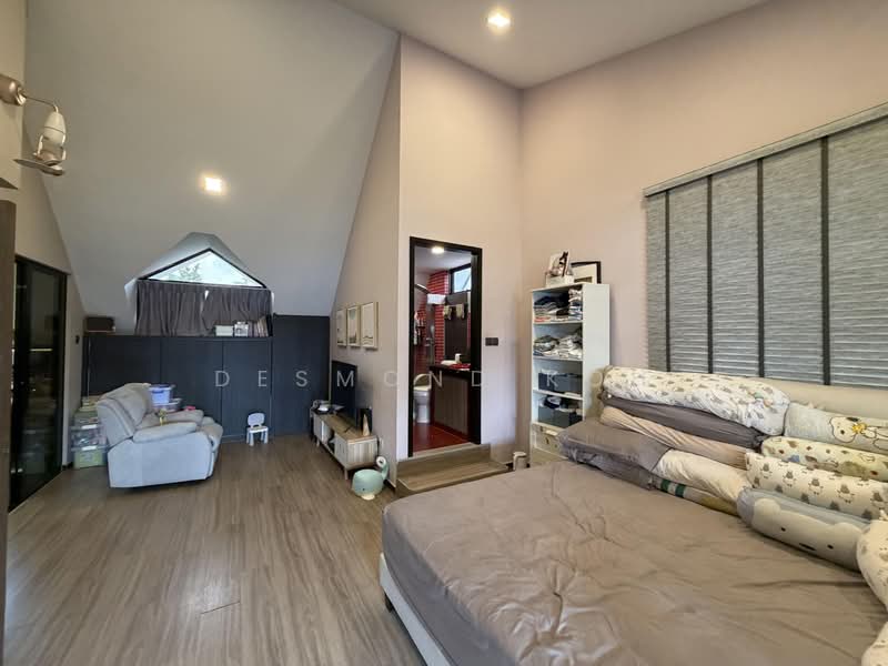 Sembawang Esate, Jalan Machang, 5 Bedrooms, 4,300 sqft, Semi-Detached House For Sale, by Desmond Koh, 500179145 - Common Bedroom - PropertyGuru.com.sg