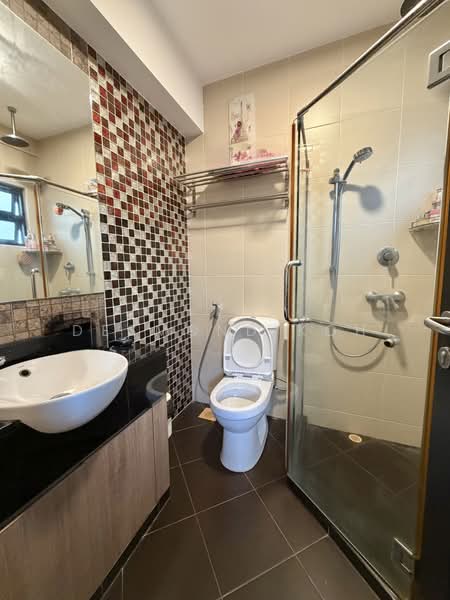 Sembawang Esate, Jalan Machang, 5 Bedrooms, 4,300 sqft, Semi-Detached House For Sale, by Desmond Koh, 500179145 - Bathroom - PropertyGuru.com.sg