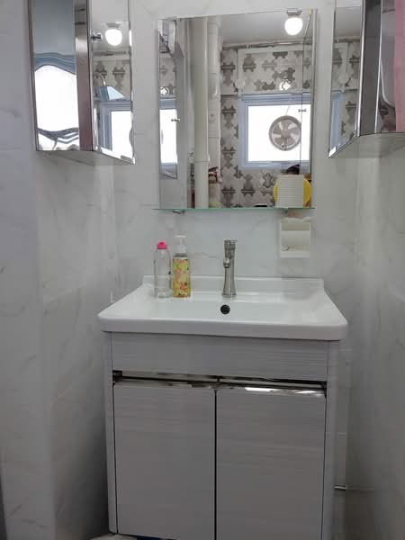 111 Lorong 1 Toa Payoh, 111 Lorong 1 Toa Payoh, Room Rental, 100 sqft, HDB Flat For Rent, by Leon Lee, 500179163 - Bathroom - PropertyGuru.com.sg